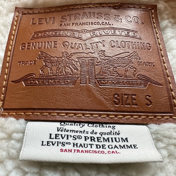 Levi’s Corduroy Trucker Sherpa Jacket - Picture 9 of 15